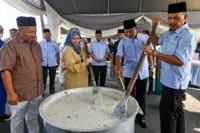 'Bubur Lambuk Che Minah Sayang', a special treat for Penor prison inmates