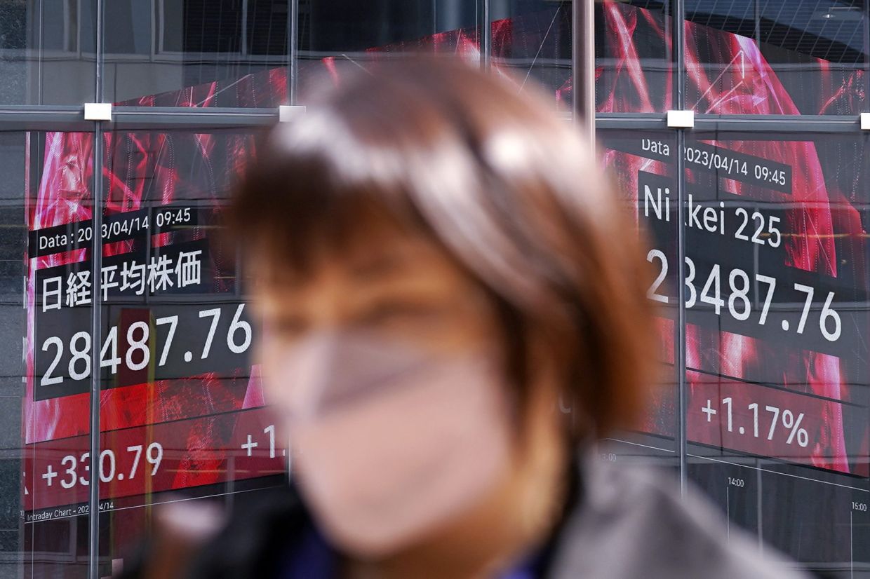 Asian markets drop but pare losses after China data The Star