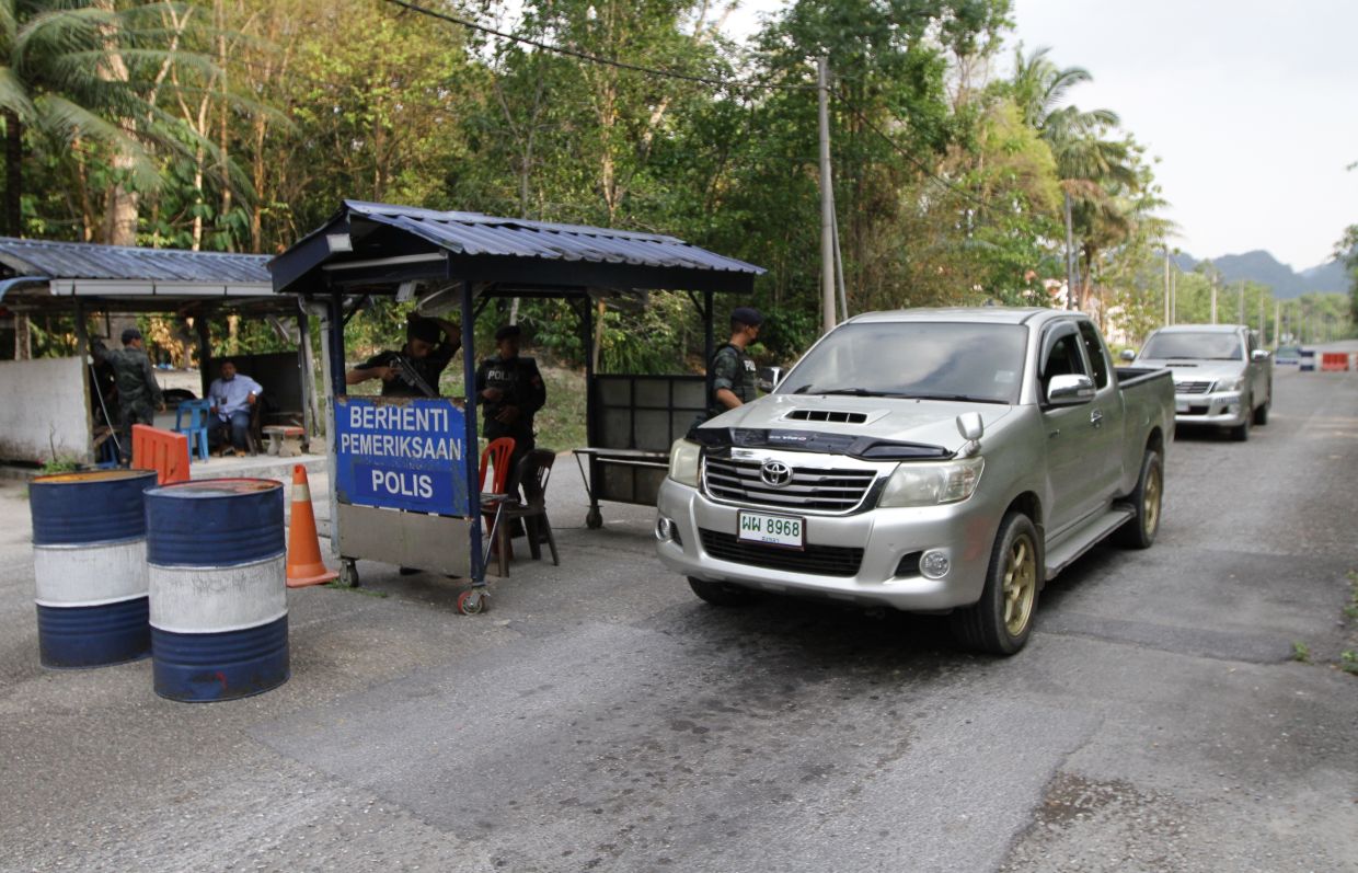 Locals along the border feeling safer with presence of army patrols - Vimarsana News