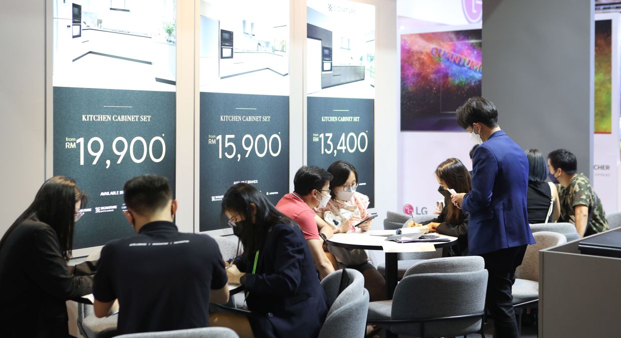 Visitors to HOMEDEC checking out kitchen solutions offered at great deals.