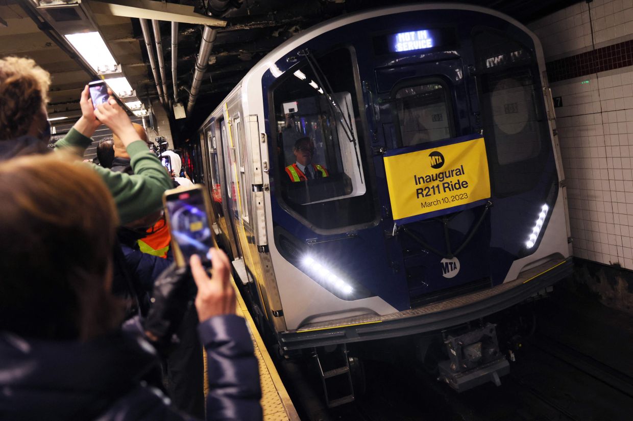 New York City subway ends Twitter service alerts after Elon Musk raises
