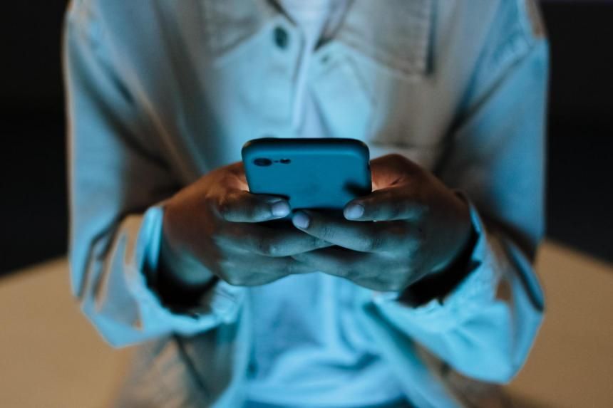 Several telcos to block sending SMS with URL links from Tuesday (May 2) - Vimarsana News