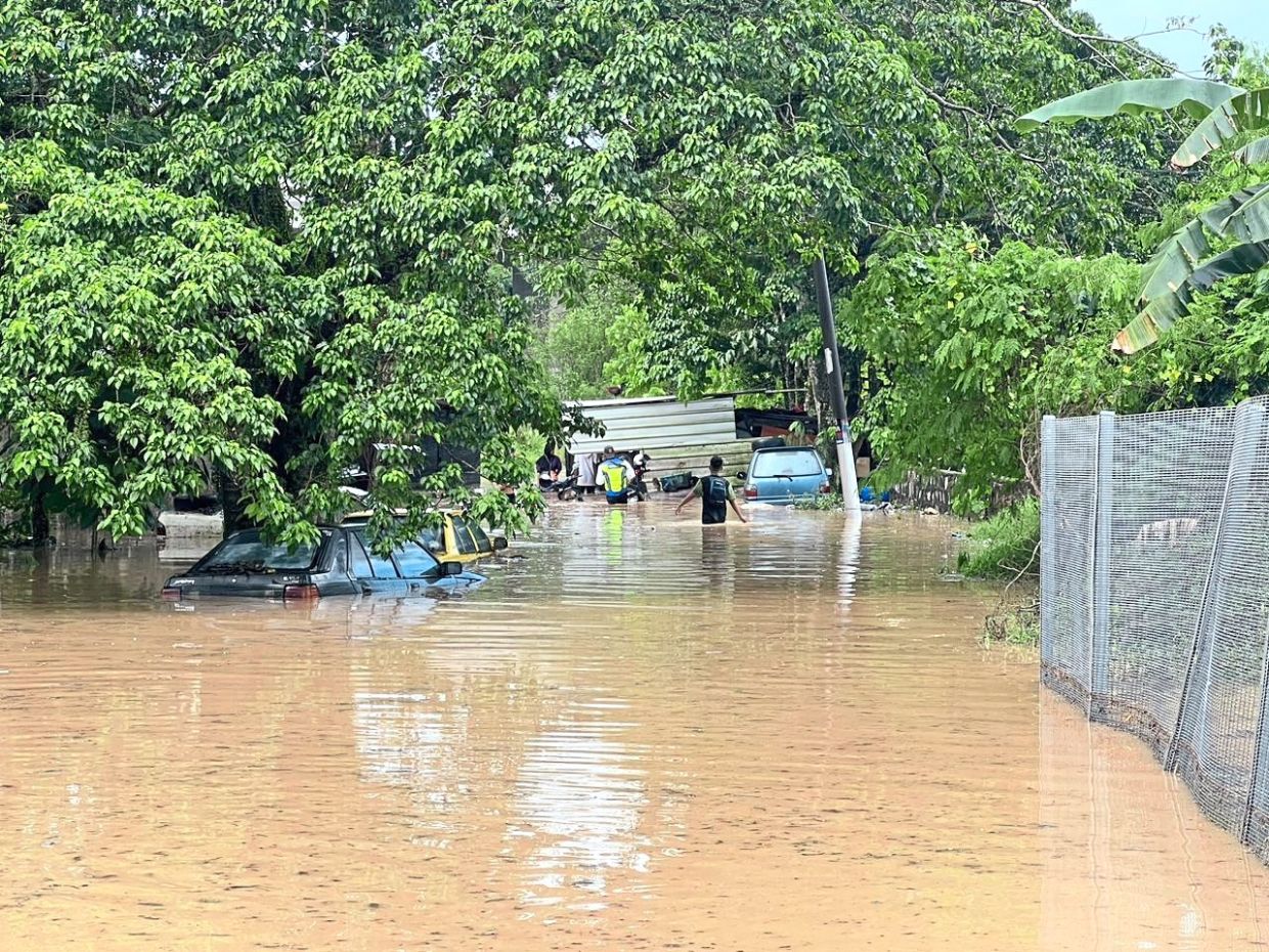 Thunderstorm leads to flash floods in Johor Baru - Vimarsana News