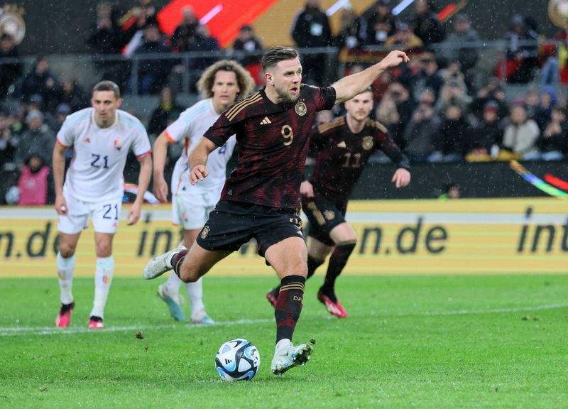 Football: Soccer-Werder without Bundesliga top scorer Fuellkrug against ...