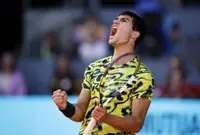 Tennis-Alcaraz downs Khachanov to reach Madrid semis, flawless Swiatek also through
