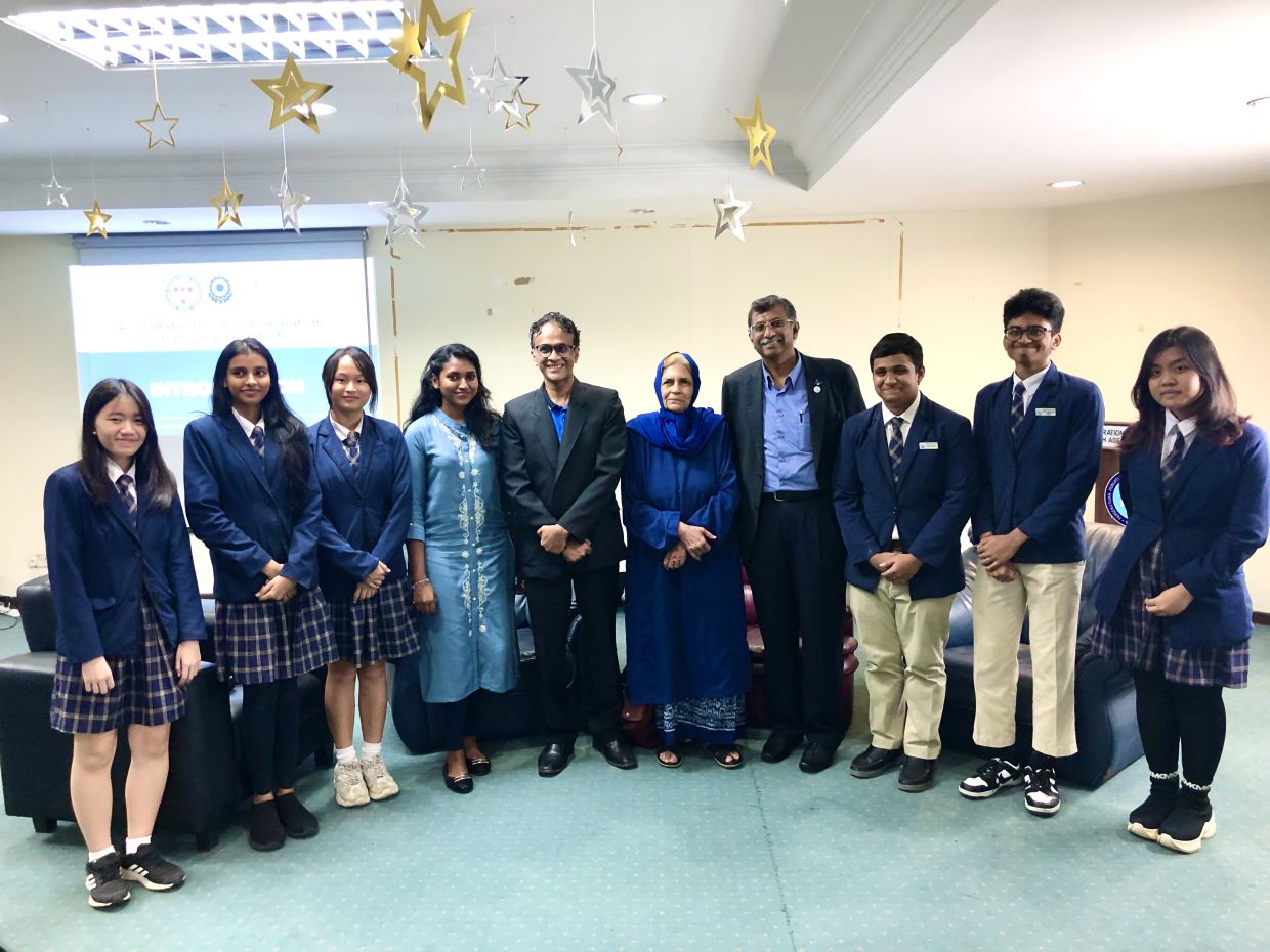 Panelists with students from MAHSA International School who attended the event to learn. Photo: The Star/Ming Teoh