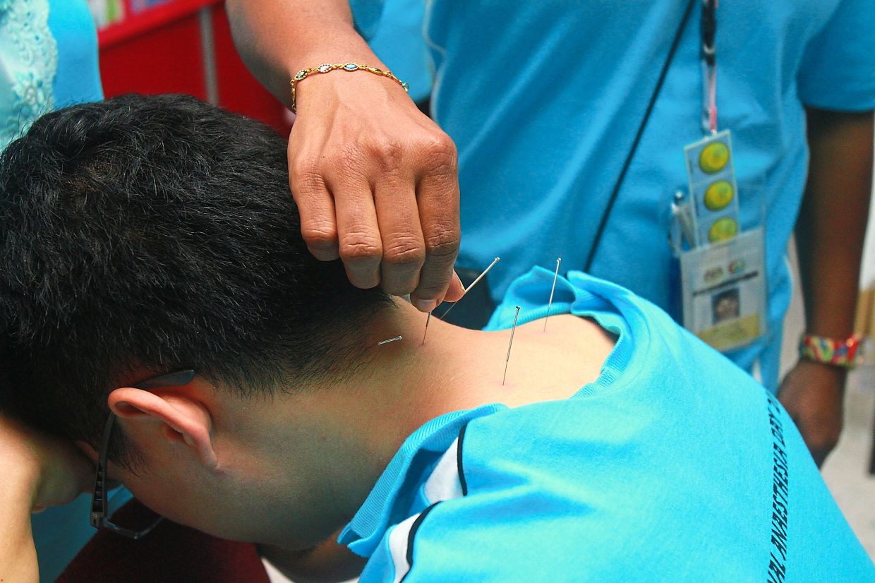Traditional and complementary therapies, such as acupuncture, can also be used to manage cancer pain. — Filepic