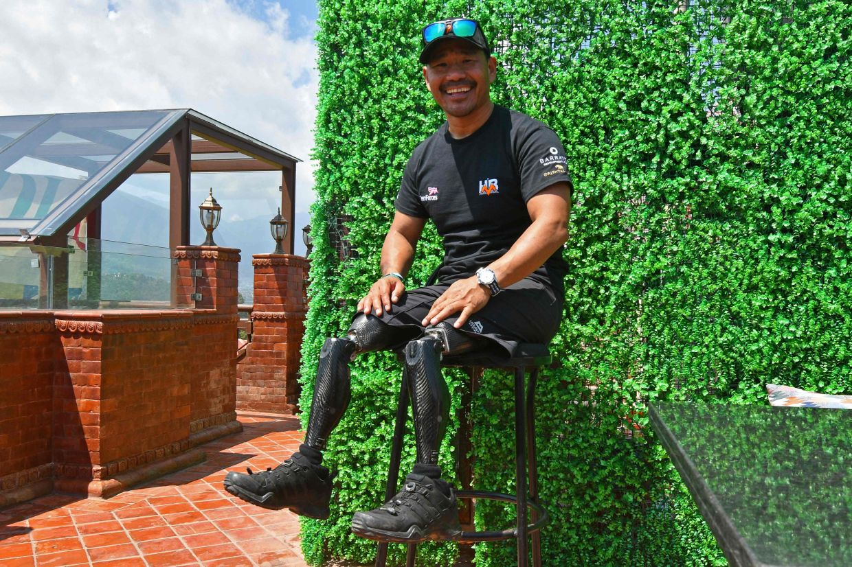 Gurkha amputee veteran scales Everest summit - Vimarsana News