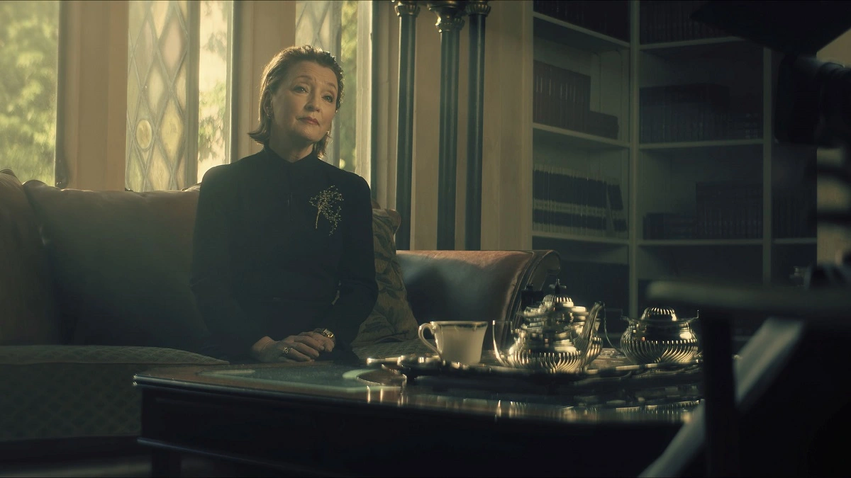 'Why Granny, what shiny silverware you have.'... 'All the better to bribe Citadel agents with, my dear.'