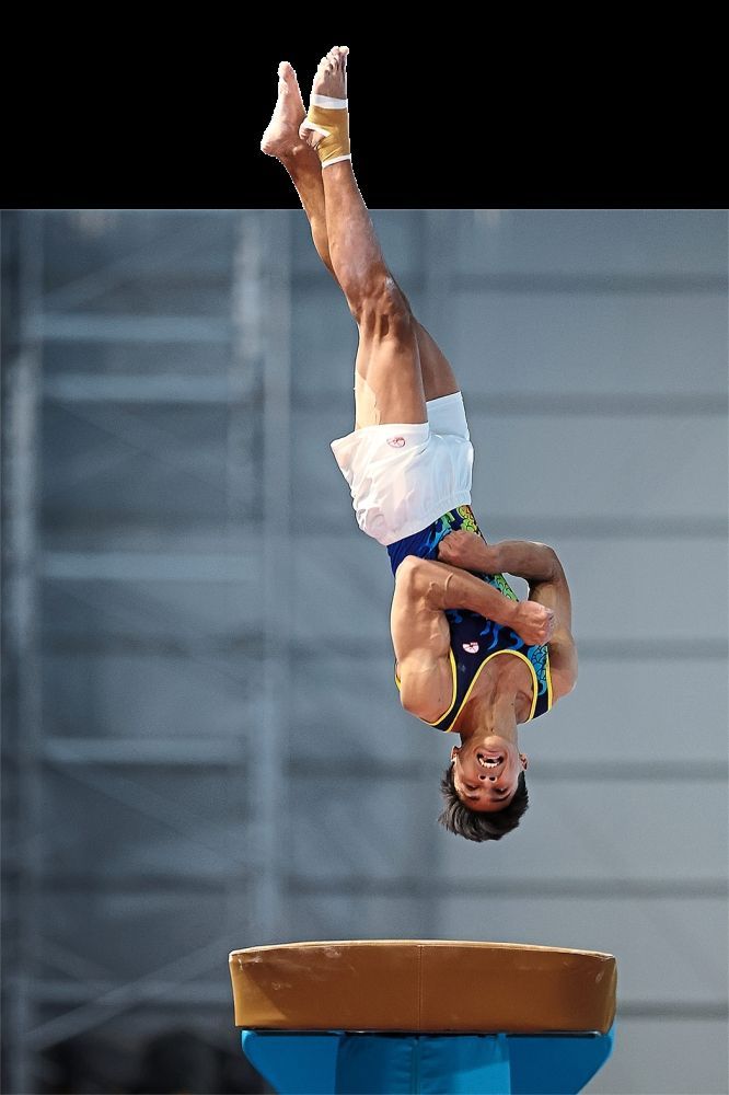 Upside down: Mohd Shahrul Aimy in action during the individual vault final. — GLENN GUAN/The Star