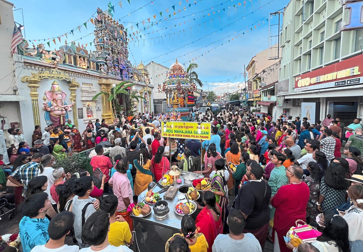 Chariot parade draws huge crowd | The Star