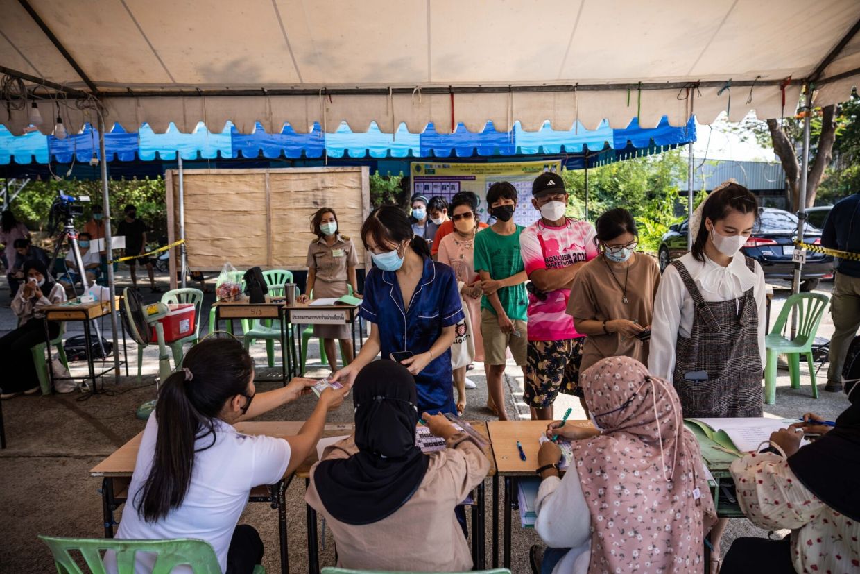 Voters lineup to cast their ballots in in the Khan Na Yao area in Bangkok, Thailand, on Sunday, May 14, 2023. - Bloomberg