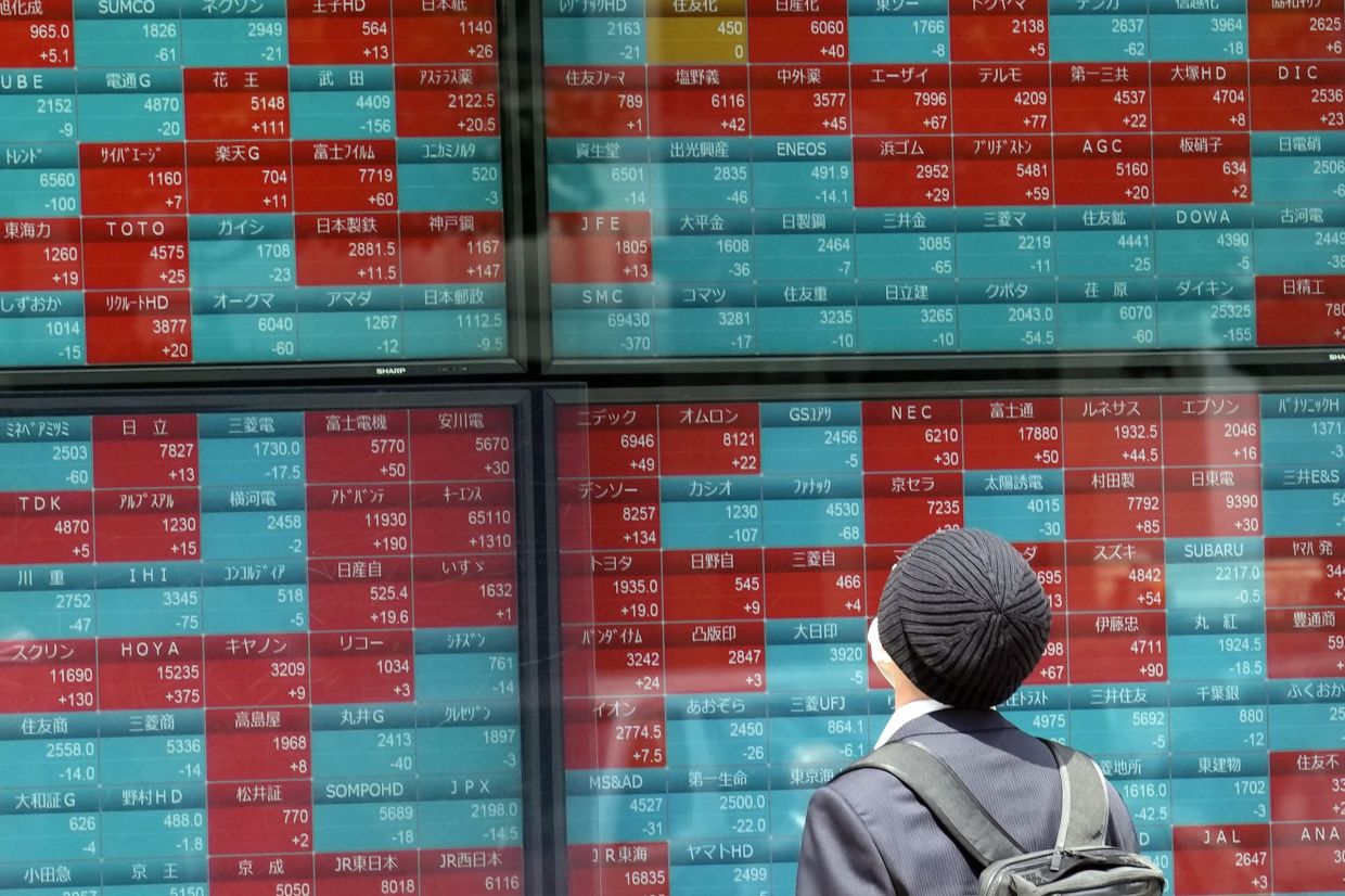Asian markets struggle as focus turns to US debt talks | The Star