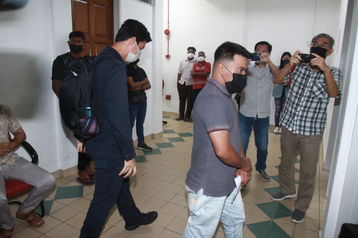 Shop assistant fined RM5,000 for having porn on mobile phone - Vimarsana News