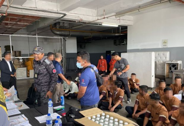 Immigration Dept nabs 13 workers in raid on Melaka hotel - Vimarsana News