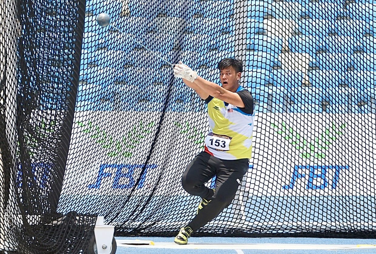 Malaysia’s Jackie Wong in action for hammer throw men’s final at Morodok Techo National Stadium in conjunction of 2023 Sea Games at Cambodia. - FAIHAN GHANI/The Star
