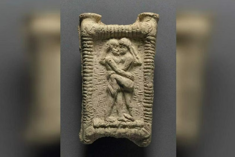 First records of human kissing date back 1,000 years earlier than previously thought - Vimarsana News