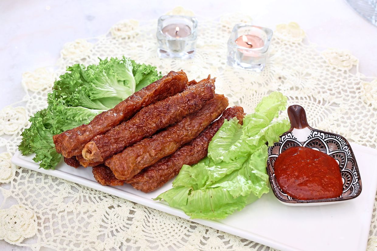 Making lor bak is a communal affair in Lim’s family and she now ropes in her children as well as her nephews and nieces to help make the dish.