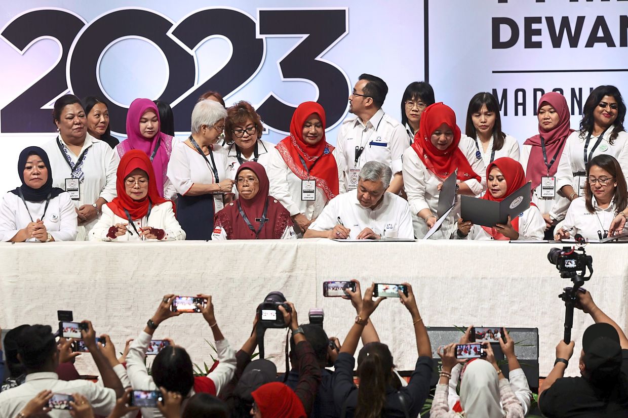 Deputy Prime Minister Datuk Seri Dr Ahmad Zahid Hamidi with the women leaders of the unity government.