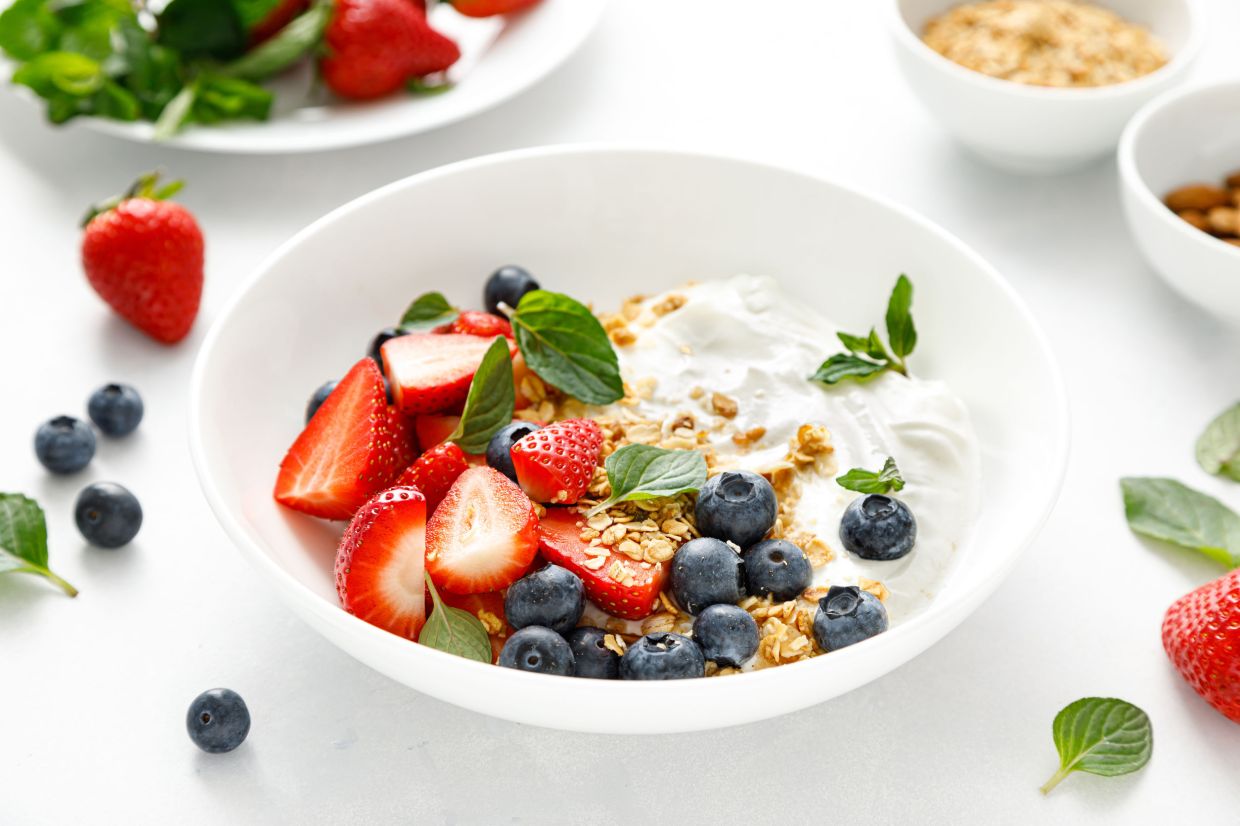 A bowl of oats, plain yogurt, strawberry and blueberry is easy-to-make and great for breakfast. -- 123rf.com