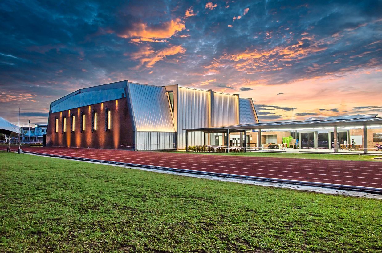 Completed mid-2022, the Azman Hashim Community Sports Complex is located near the centre of Sibujaya. Photo: BYG Architecture & Kacapuri Architect