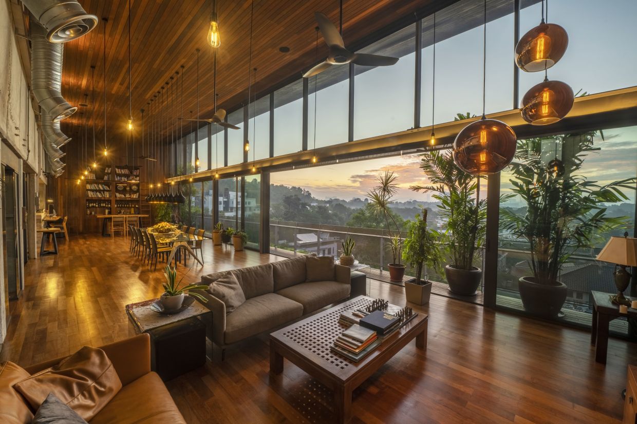 The living spaces of the Oculus House, which embraces natural light, ventilation and its surrounding greenery. Photo: Wooi Architect