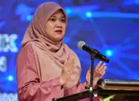 Higher pay for teachers with better qualifications being considered, says Fadhlina