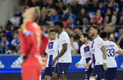 Soccer-Same old sad story for PSG despite 11th Ligue 1 title