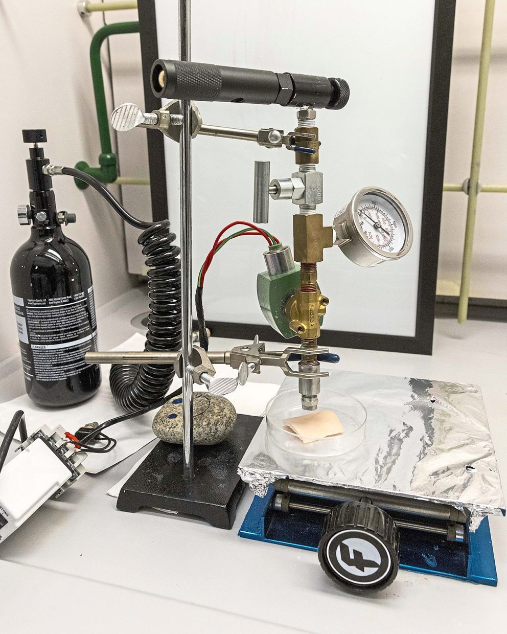 The MOF-jet delivers vaccine-containing powdered MOFs into pig skin during a demonstration at UTD.