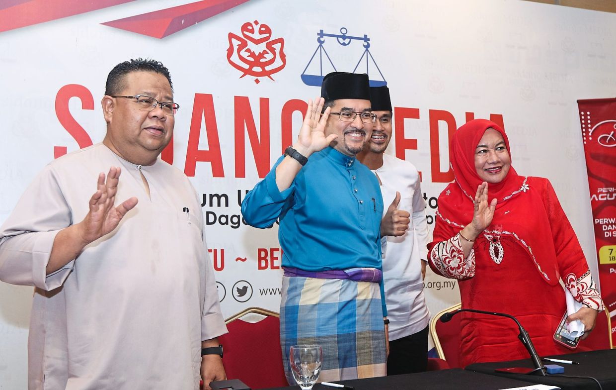 Party matters: Asyraf (second from left) together with Umno working secretary Datuk Mohd Sumali Reduan (left) and the Youth and Wanita secretaries at Menara Dato’ Onn. — IZZRAFIQ ALIAS/The Star