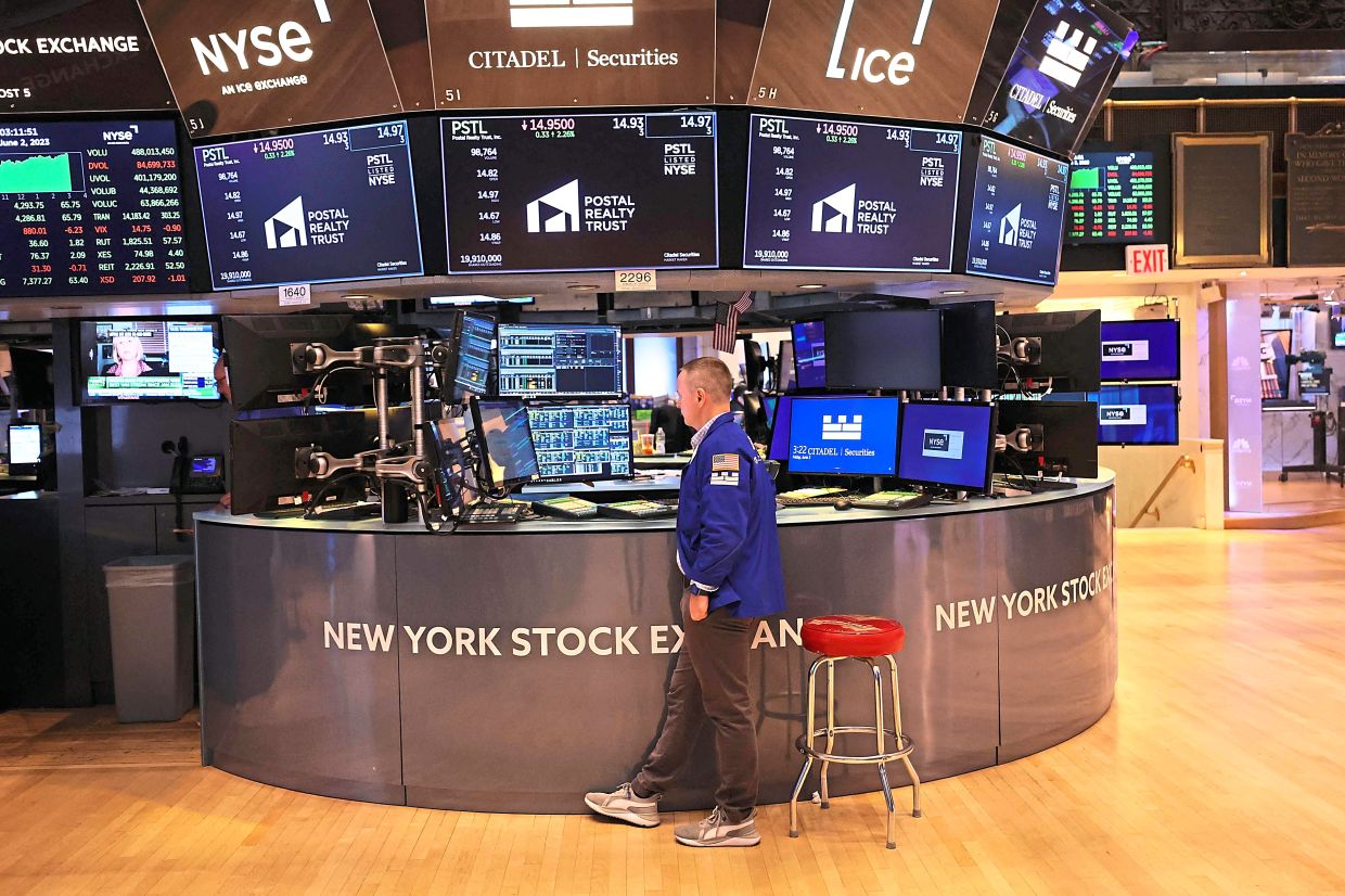 Surging US stocks raise cashingout period poser The Star