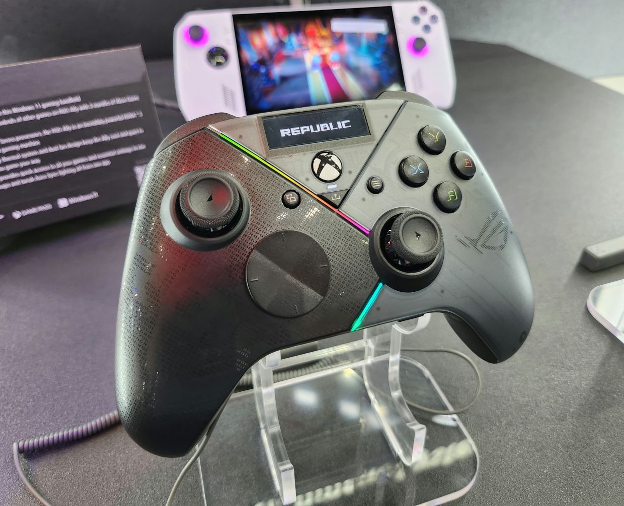 ROG’s Raikiri Pro controller boasts a customizable OLED display.