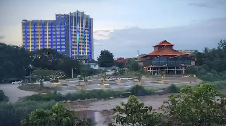 Karen border force threatens to close Thai-Myanmar bridges as power is cut to casino town - Vimarsana News
