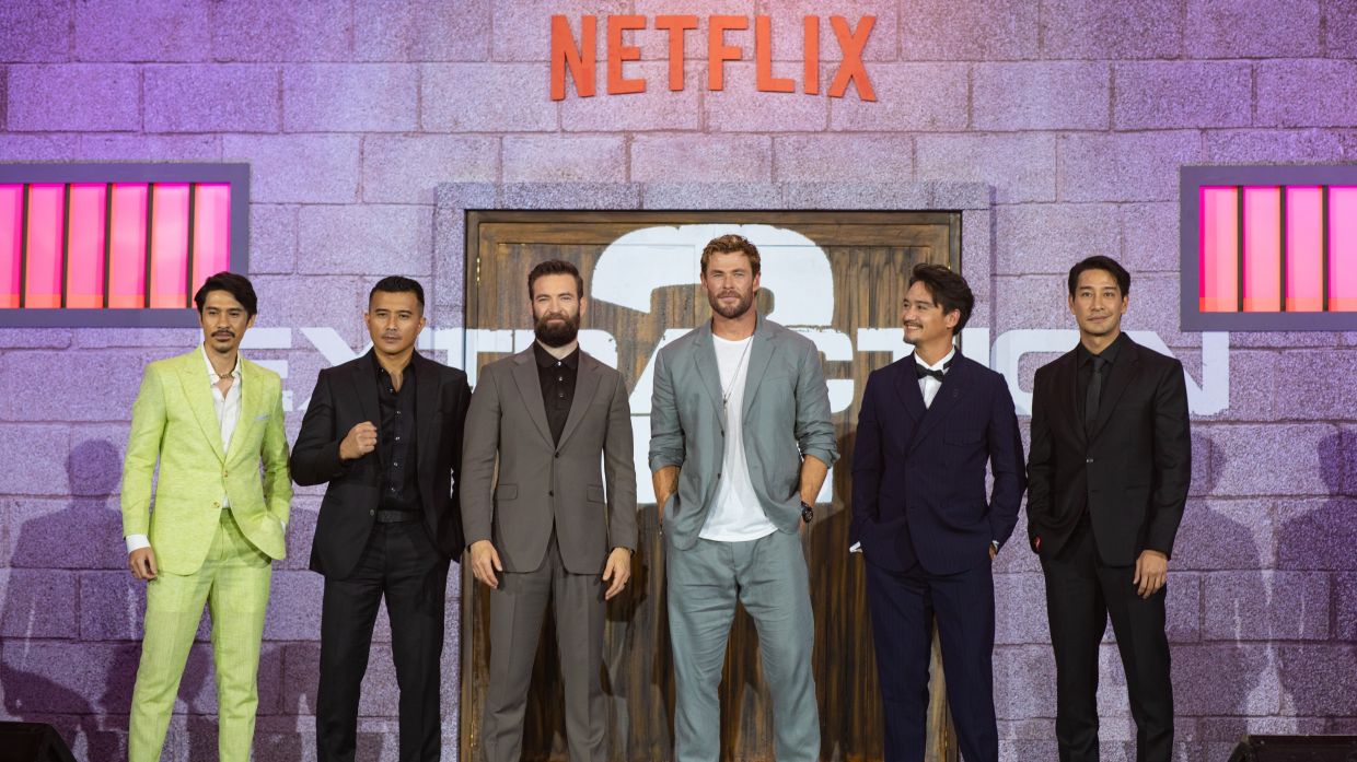 (From left) Iedil Dzuhrie Alaudin, Aaron Aziz, Sam Hargrave, Thai stars Ananda Everingham and Nawat Kulrattanarak at the premiere in Manila. Photo: Handout