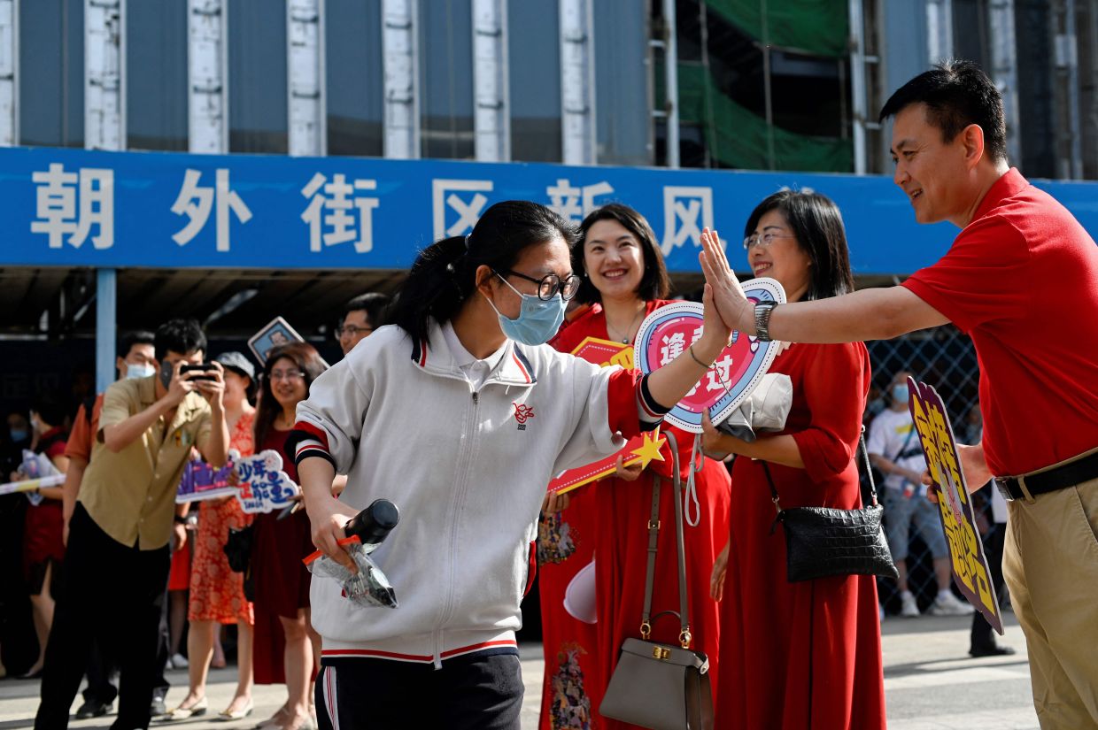 chinese-national-college-entrance-exam-begins-1-5-headlines