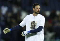 Soccer-Doctors stop sedation of PSG keeper Rico after riding accident