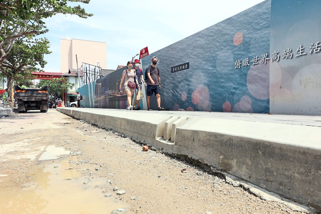 The kerb along Jalan Tan Hiok Nee, Johor Baru, has been raised, making it difficult for motorists to park illegally on the roadside.