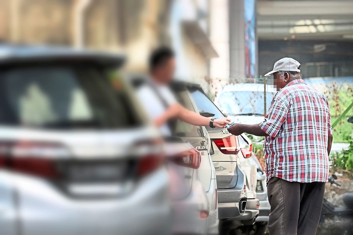 Parking touts find persistence pays - Vimarsana News