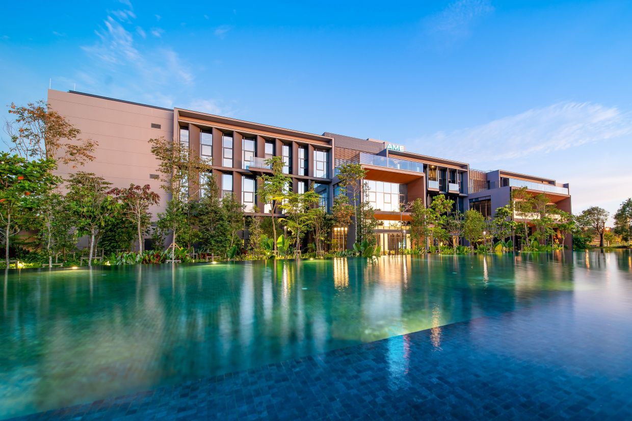 The clubhouse's impressive 50m-long saltwater swimming pool.