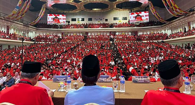 Time to bring back those sacked, suspended, says Umno youth leader - Vimarsana News
