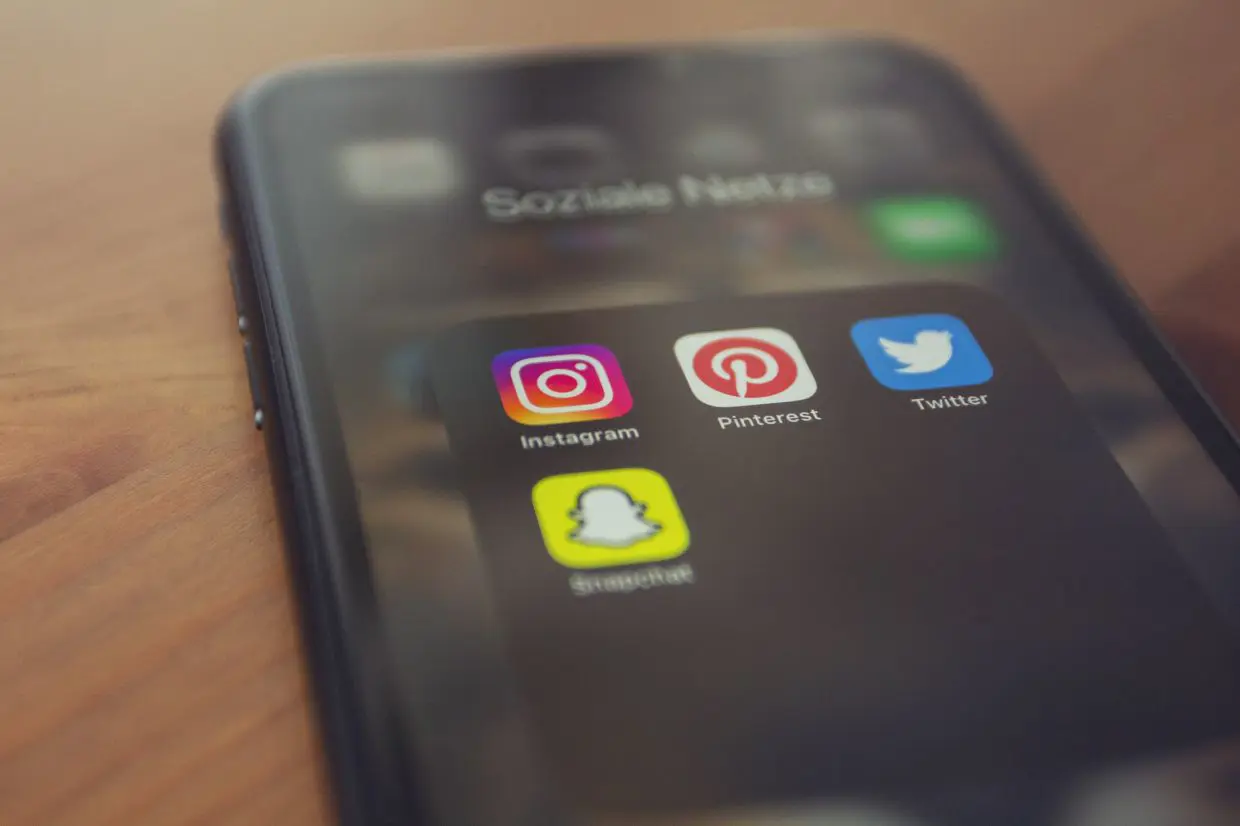 High school teacher posed as teen on Snapchat to get nude photos of girls,  US feds say | The Star