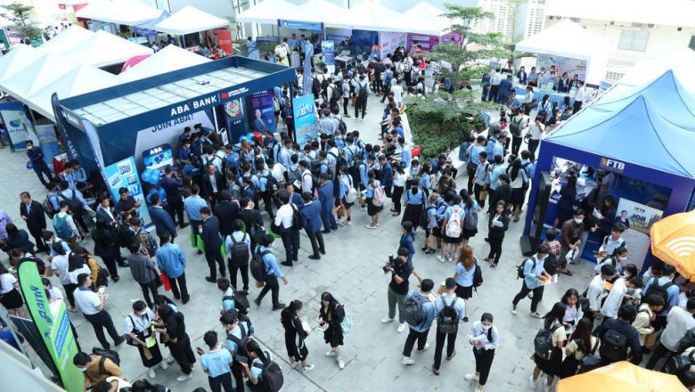 Phnom Penh job fair offers 4,500 openings - Vimarsana News