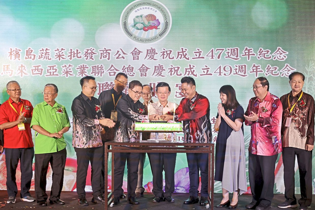 Veggie sellers celebrate federation's 49th anniversary - Vimarsana News