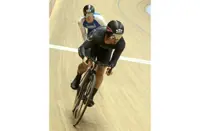 Azizul smashes own national mark en route to Asian semis