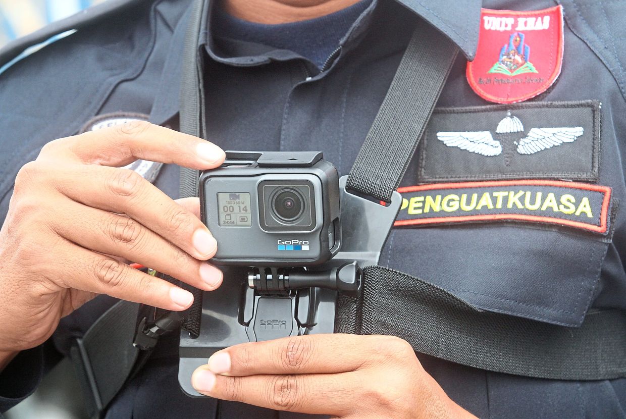 Body camera recordings can help capture situations and later be used for booking culprits, including misdeeds of the enforcement officers. — Filepic