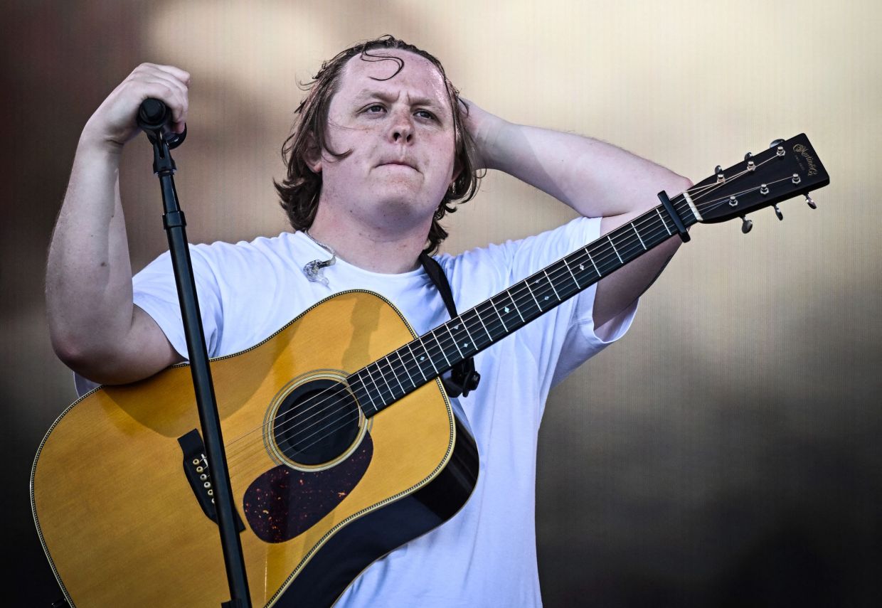 Scottish singer Lewis Capaldi cancels Singapore concert and rest of world tour - Vimarsana News