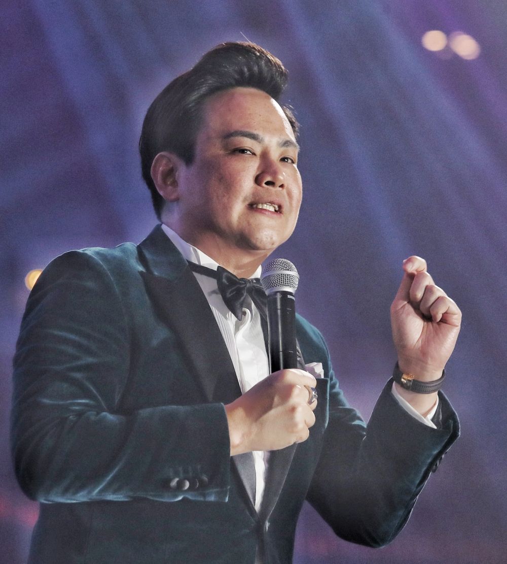 Yap’s mentor, OE Edugroup chairman Datuk Wira Calvin Khiu giving his speech.- MUHAMAD SHAHRIL ROSLI/The Star.