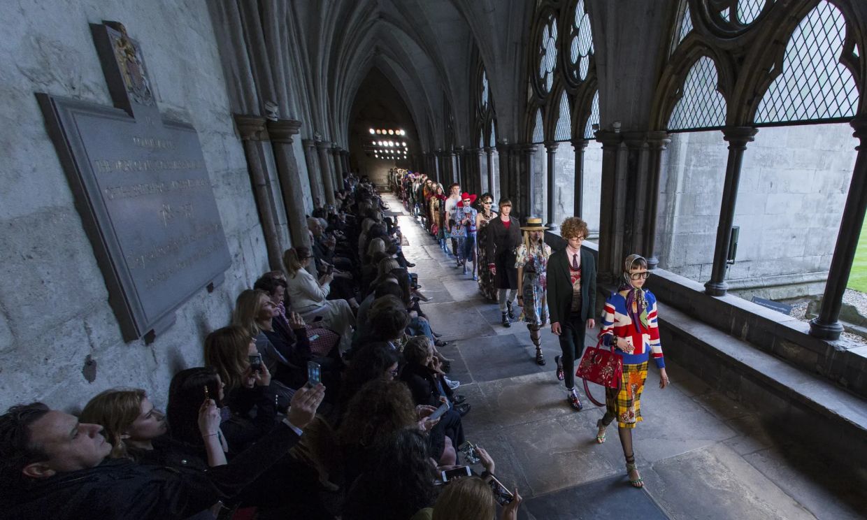 Westminster Abbey, Eiffel Tower: Famous landmarks that have hosted fashion shows - Vimarsana News