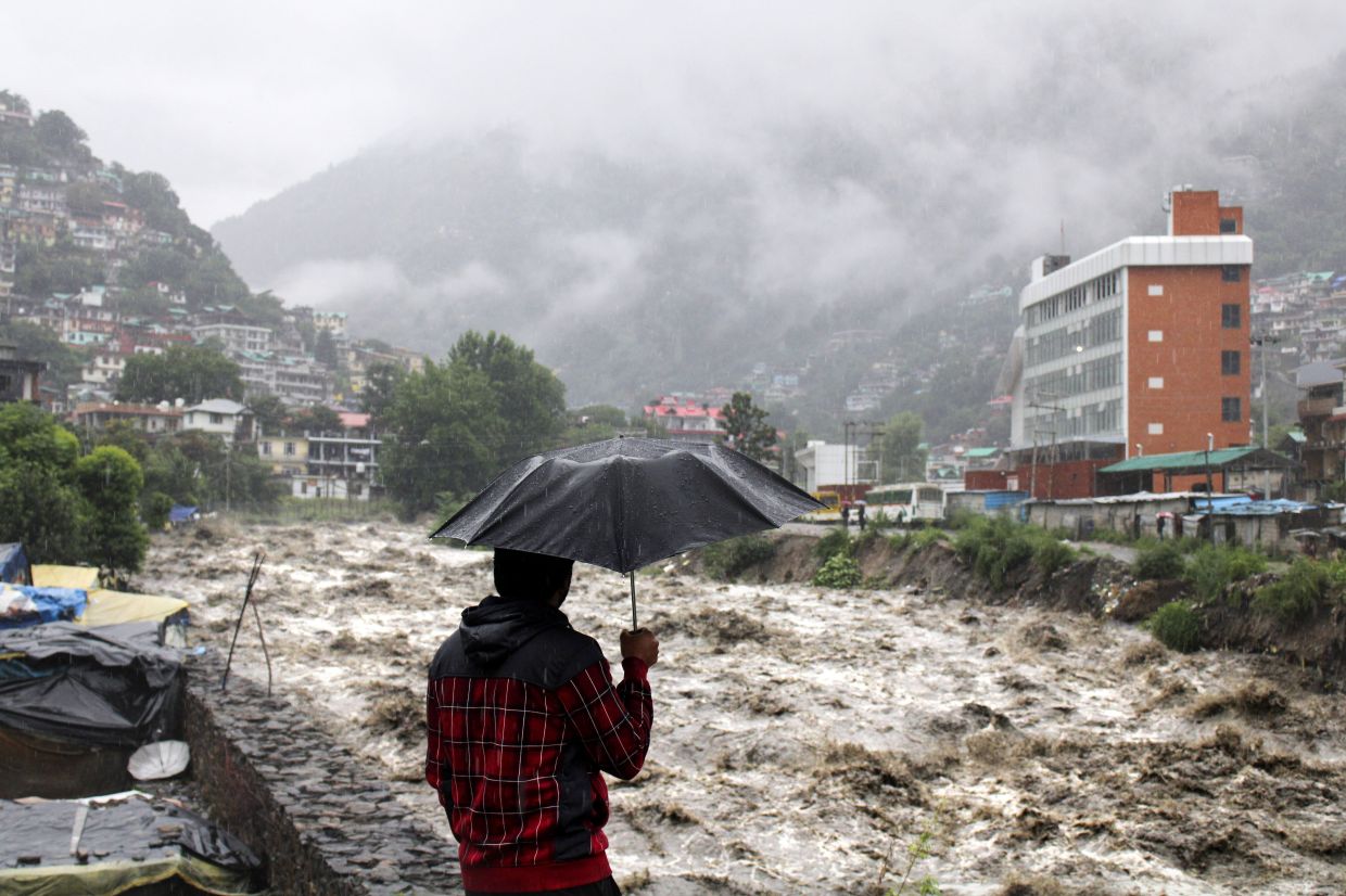 M'sian High Commission in Dehli seeking update on 12 tourists stuck in India floods - Vimarsana News