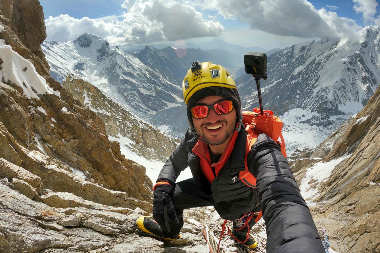 Pakistani mountaineer races rivals, hunts funds to chase summit record - Vimarsana News